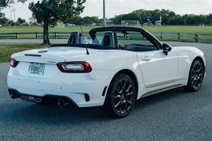 Auto Usado Confiable, Fiat 124 Spider Abarth 2017 - Product Image 4