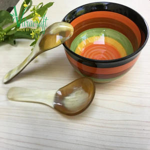 Cuillère vietnamien à manche court. Cuillère en corne faite à la main, cuillère en corne de buffle naturelle, cuillères pour servir de la nourriture et des boissons cadeau significatif - Product Image 1