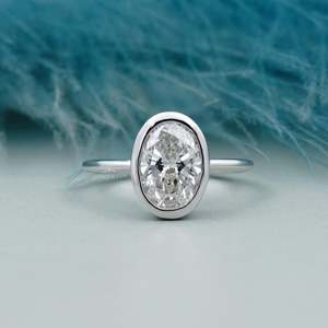 Bague de fiançailles en diamant de laboratoire certifié IGI, taille ovale, solitaire avec sertissage clos, bagues en diamant certifiées - Product Image 1