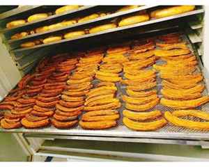 Plátano suave y seco cultivado en Vietnam, cuidadosamente empaquetado como un conveniente bocadillo de frutas hecho de plátanos locales frescos con sabor natural - Product Image 6