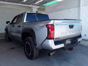 Camioneta Tacoma 4WD TRD Off Road Híbrida FWD Usada 2023 - Product Image 3