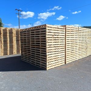 Industry Wood Pallet Model 82642 Single Faced 4-Way Entry 2.0T Dynamic Load 17kg for Warehouse Use - Product Image 1