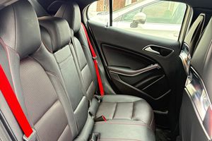 Mercedes-Benz GLA45 AMG propre, modèle 2015 - Product Image 2