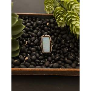 Anillo Ajustable de Ópalo y Plata de Ley Hecho en Navajo, Talla 8, Chapado en Oro Rosa con Engaste de Bisel, Marca Privada Licenciada 'Is' - Product Image 1