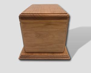 Urna de golf grabada Caja de entierro de cereza Urna funeraria de madera hecha a mano para cenizas Caja de madera humana Base de plataforma de cremato de cereza - Product Image 3