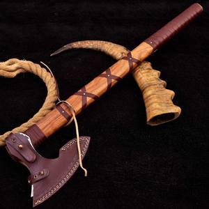 Hacha de Constructor de Acero con Alto Contenido de Carbono Forjada a Mano, Mango de Madera Personalizado OEM, Cabeza Barbuda para Acampar, Funda de Cuero - Product Image 5