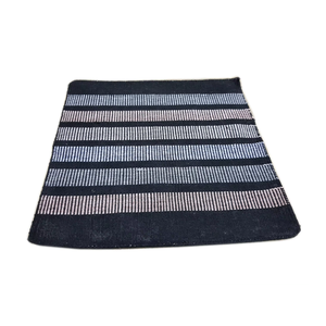 Tapis bohèmes élégants et uniques avec des détails brodés uniques en leur genre pour créer un espace à motifs abstraits - Product Image 1