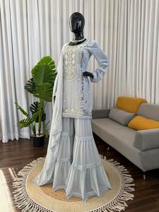 เหมาะสำหรับงานปาร์ตี้และงานเฉลิมฉลองทุกประเภท ดีไซน์สวยงาม ผ้าจอร์เจตต์เทียม ชุดอานาร์กาลี ซัลวาร์ คามีซ พร้อมผ้าคลุมไหล่ - Product Image 6