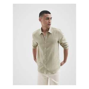Chemise élégante à manches longues pour homme, conçue pour les tenues professionnelles et décontractées, offrant un toucher doux, respirant et confortable toute la journée. - Product Image 1