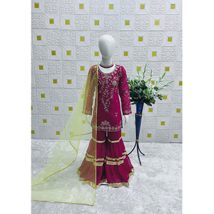 Vêtements de créateur de qualité supérieure vêtements indiens pakistanais tendance haut en fausse georgette lourde ensemble de costumes Kurti Sharar avec Dupatta - Product Image 1