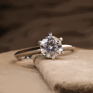 Juego de diamantes de corte redondo de 6 puntas, anillo de compromiso de estilo solitario para ella/mujer - Product Image 1