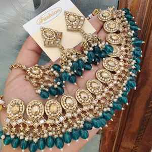 Conjunto de joyería tradicional india de alta calidad, collar con pendientes y Maang Tikka para mujer, perfecto para ocasiones festivas - Product Image 4