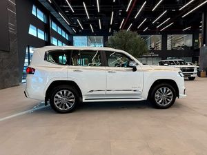 NOUVEAU 2026 TOYOTA LAND CRUISER VXR 0 KM 7 PLACES 6 CYLINDRES 400-499 CV TRANSMISSION AUTOMATIQUE - Product Image 3
