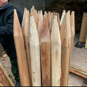 Pieux en bois carrés, pieux en bois ronds en grande quantité - Product Image 5