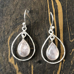 Boucles d'oreilles pendantes en quartz rose, 3,1 grammes - Product Image 1