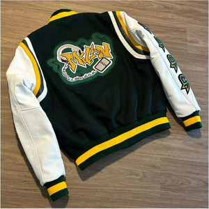 Chaquetas Varsity Letterman al por Mayor con Parches, Chaquetas Varsity de Lana Verde a Precio Económico con Mangas de Cuero Vacuno Amarillo Genuino - Product Image 4