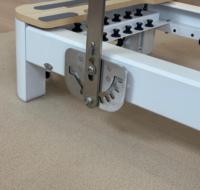 Prêt à expédier : Reformer de Pilates professionnel en aluminium rose, classique, de luxe, durable, pour exercices à domicile sur le sol