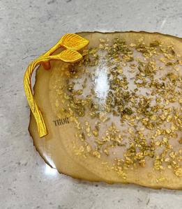 Plateau décoratif en résine avec poignées en or Plateau en résine véritable Bijoux faits à la main Plateau à parfum fourre-tout pour comptoir de coiffeuse - Product Image 3