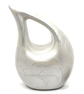 Urna Funeraria Moderna de Latón Sólido Color Dorado, con Color y Tamaños Personalizados, Duradera para Uso Doméstico a Precios de Mayoreo - Product Image 2