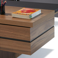 Bureau de travail de luxe moderne avec tiroirs, haute technologie, bureau de direction, mobilier de bureau, chaise à dossier haut ergonomique