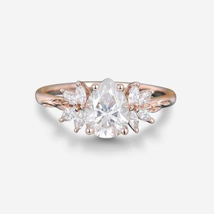 Bague de fiançailles et de mariage en moissanite taille poire de 1,2 carat, diamant de laboratoire, alliance fine romantique, bijoux de fête fantaisie pour femme - Product Image 1