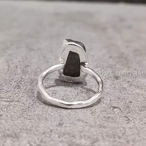 Bague pour femme en labradorite naturelle, pierre précieuse martelée, cadeau de Noël, cadeau d'anniversaire, bague en argent sterling 925, bijoux faits à la main - Product Image 5