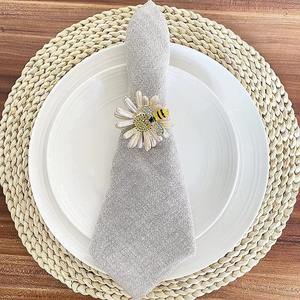 Rond de serviette floral blanc décoratif avec motif d'abeille mignonne pour décoration de table de mariage, événements de fête, hôtel, salle à manger - Product Image 3