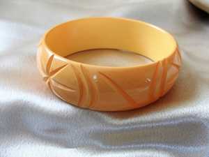 สร้อยข้อมือและกำไลเรซินเครื่องประดับแฟชั่นกำไลเรซิ่นแบบสั่งทำเงางามมีสีที่เป็นเอกลักษณ์ปรับขนาดได้สำหรับผู้หญิงใช้ในชีวิตประจำวัน - Product Image 2