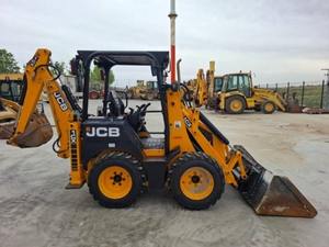 Chargeur compact JCB 1CX d'occasion propre, chargeur de tracteur, chargeur de 2 tonnes, pelle rétrocaveuse avec moteur et boîte de vitesses Caterpillar à vendre - Product Image 3