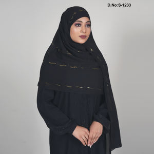 Hijab en mousseline de soie de qualité supérieure avec des détails de lignes métalliques subtiles et un design fluide et drapé pour un style élégant et modeste - Product Image 2