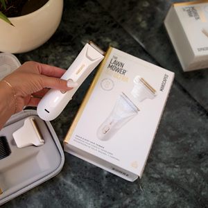 Tondeuse rechargeable USB-C à double tête avec lames en céramique, étanche, pour usage humide/sec, pour les poils du corps et des parties intimes des hommes et des femmes - Product Image 3