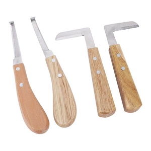 Cuchillo Profesional Veterinario para Pezuñas, Recortador de Pezuñas, Instrumento Veterinario, Cuchillo para Pezuñas con Hoja de Acero Inoxidable y Mango de Madera de LCI - Product Image 1
