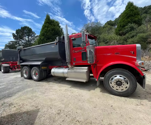 Camion benne d'occasion super propre 2016 2015 Peterbilt 388, avec remorques Reliance 2018 et benne automatique - Product Image 2