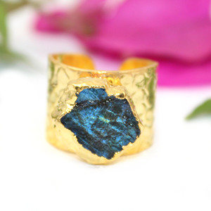 Estilo de moda atemporal, labradorita Natural azul de fuego, forma Irregular, anillo galvanizado de oro de 24 quilates, joyería para mujer, venta al por mayor a granel - Product Image 2