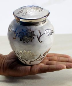 Urna Funeraria de Latón para Cenizas Humanas, Recuerdo Conmemorativo, Elegante Recipiente Metálico para Cenizas - Product Image 4