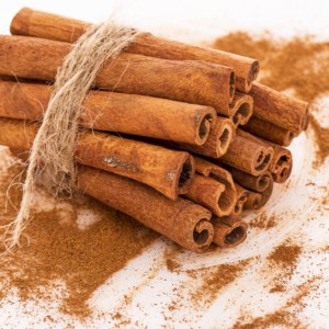 Rollos de corteza de canela de Ceilán con aroma de Casia cruda seca en Barra de canela a precio barato para platos salados - Product Image 1