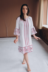 Robe pour femmes, ethnique, tissée, écologique, décontractée, en coton blanc, broderie personnalisée, bouton, manches trois quarts, longueur genou - Product Image 2