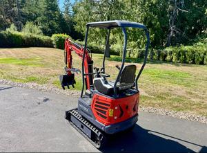 LIVRAISON GRATUITE CFG MX15R MINI-EXCAVATRICE 15 CV, COMMANDE PILOTÉE, LAME AVANT DE 36 POUCES, BAC DE CREUSAGE DE 16 POUCES, FILTRE HYDRAULIQUE, PLC, APPROUVÉ EPA CE - Product Image 3