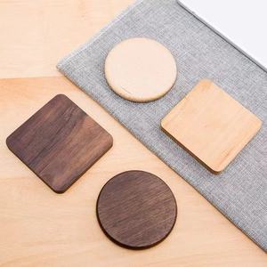 Ensemble de dessous-de-verre en bois naturel, tapis de boisson durables pour la maison, la cuisine, le bureau, solution de protection de table parfaite - Product Image 1