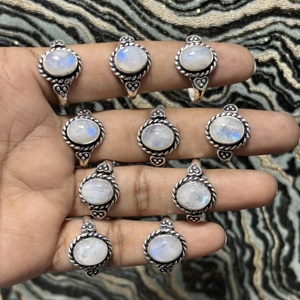 Vente en gros de bagues de pierres précieuses en pierre de lune de style bohème en vrac plaqué argent sterling 925 principalement en laiton pour les fiançailles - Product Image 2