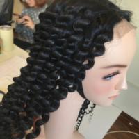 Cierre de encaje Kim K Water Curly Jet Black Color peluca para mujeres negras hecha por extensiones de cabello virgen vietnamita