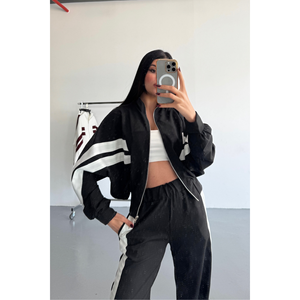 Conjunto Deportivo Negro con Rayas Blancas Gruesas en los Laterales - Product Image 1