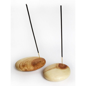 Porte-encens en bois de santal écologique fait main en Inde, forme ronde, brûleur d'encens pour usage religieux, prix de vente avantageux - Product Image 1