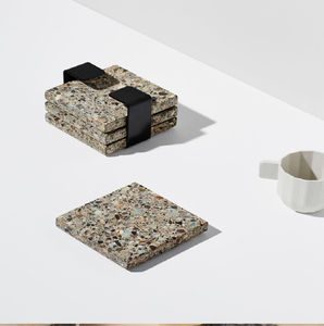 Sous-verres modernes en terrazzo carré avec un support noir élégant. Chic industriel, disponible à prix de gros. - Product Image 1
