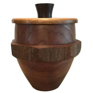 Superior Quality Wooden Adult Ashes Funeral Urns Custom Design Walnut Finishing Keepsake Ashes Memorial Cremation Urns
