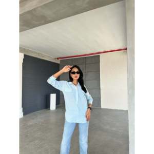 Chemise d'été décontractée en popeline avec poches à rabat, motif rayé simple - Product Image 2