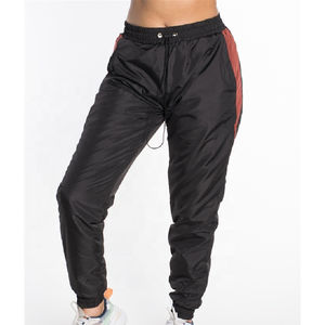 Conjunto Deportivo de Invierno para Mujer, 100% Poliéster, Sudadera Corta con Cremallera Completa y Pantalones Acampanados, Personalizado con Logotipo Impreso en DTG, Forro Polar, OEM/ODM - Product Image 2