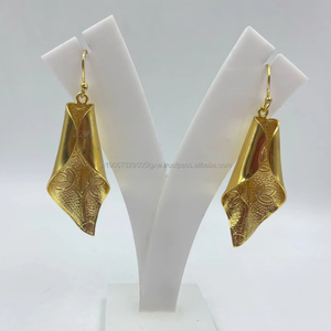 ต่างหูเสน่ห์ชุบทองที่ได้แรงบันดาลใจจากวินเทจสำหรับผู้หญิงประดับมุกหรูหราขนาดใหญ่เป็นของขวัญที่สมบูรณ์แบบสำหรับงานแต่งงาน - Product Image 1