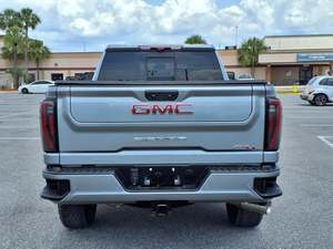 Usado 2024 GMC Sierra 2500HD AT4 Crew Cab 4WD - Product Image 4