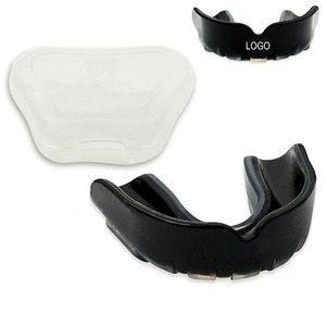 Protège-dents en silicone personnalisé noir, protection sportive pour tous les sports de contact, ajustement universel - Product Image 3